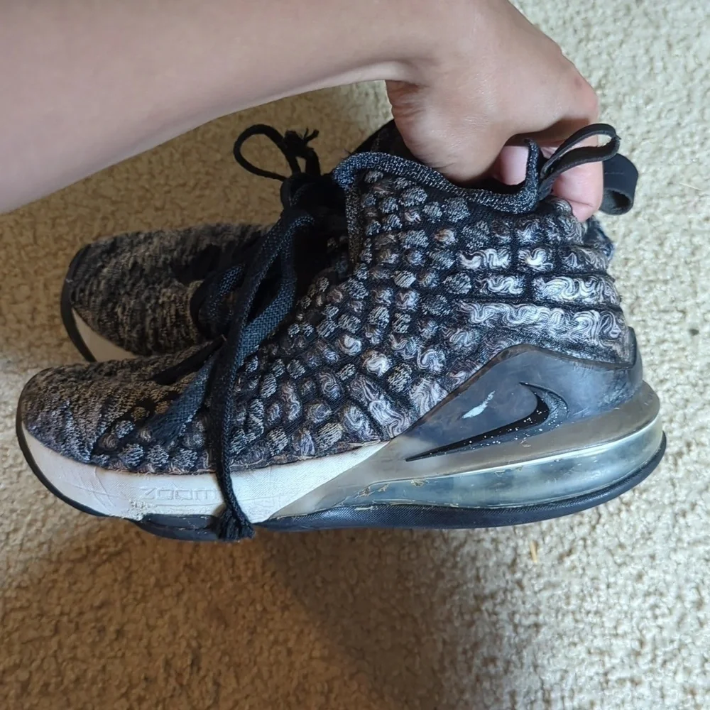 Nike Lebron 17 Basketball shoes Size 4.5Y Black/gray